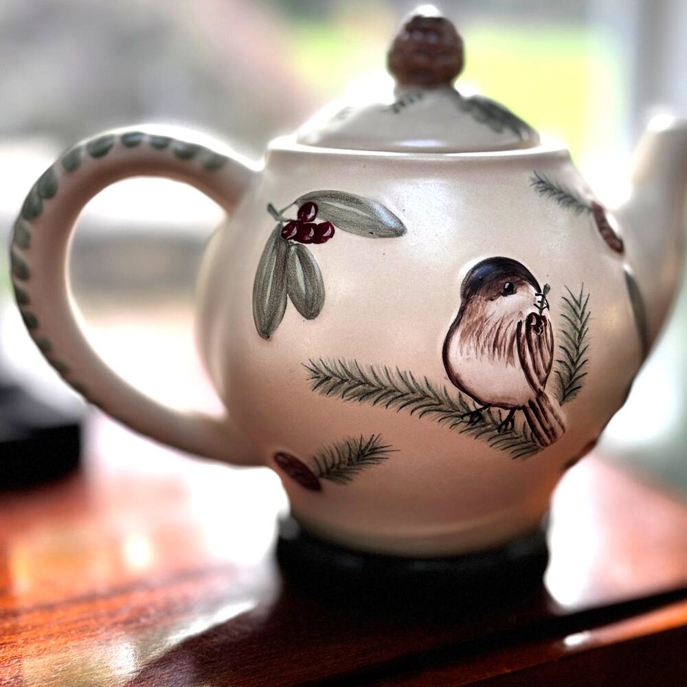 Pfaltzgraff Winterwood Teapot Bird Pinecone Pattern Vintage Christmas 7.5